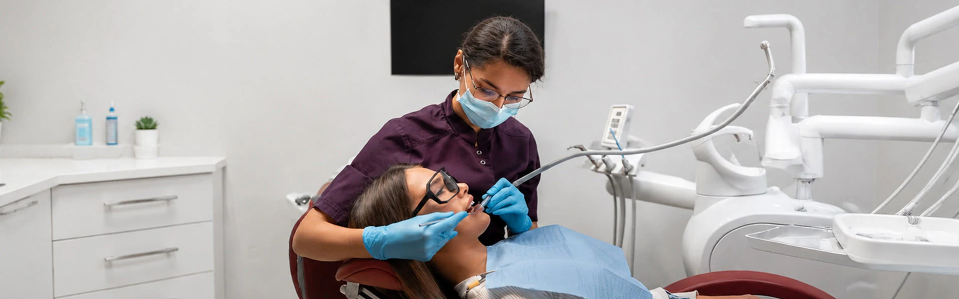 Emergency Tooth Extraction: When You Should See a Dentist Immediately